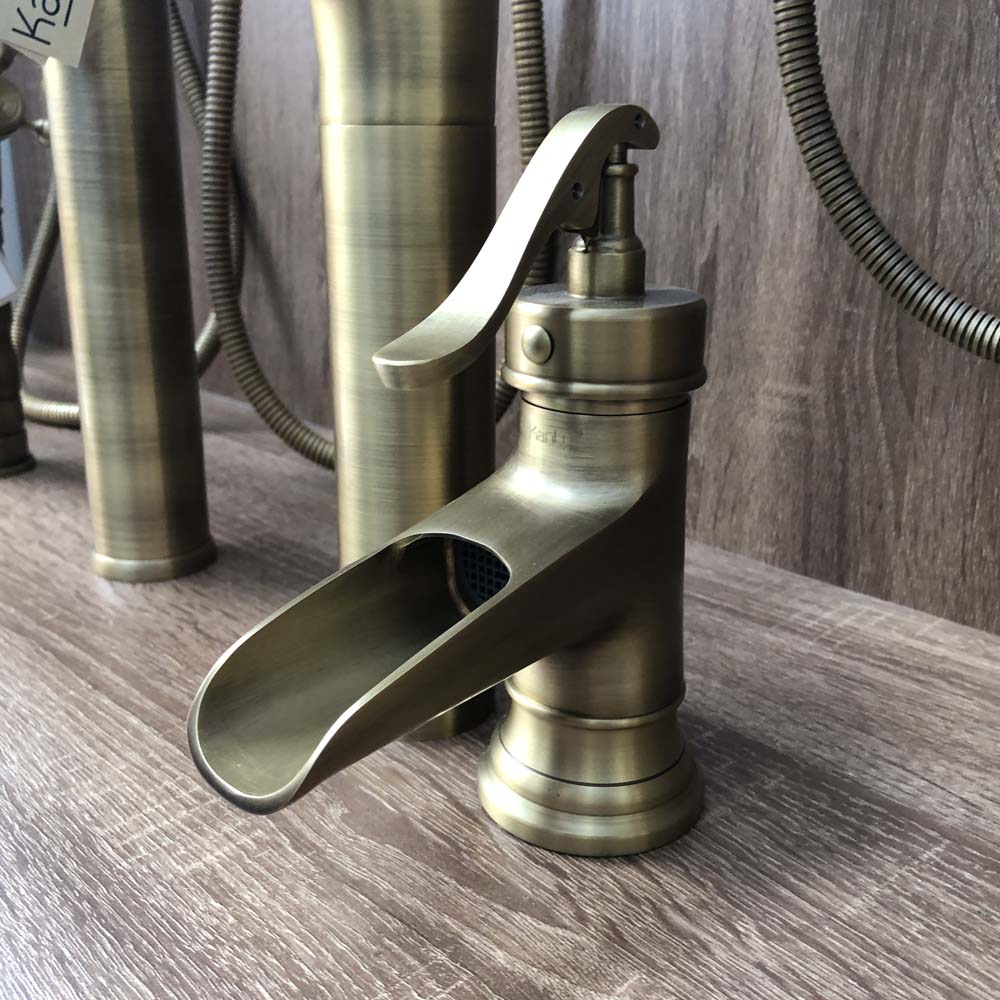 Vòi chậu nóng lạnh bằng đồng Kanly GCV04