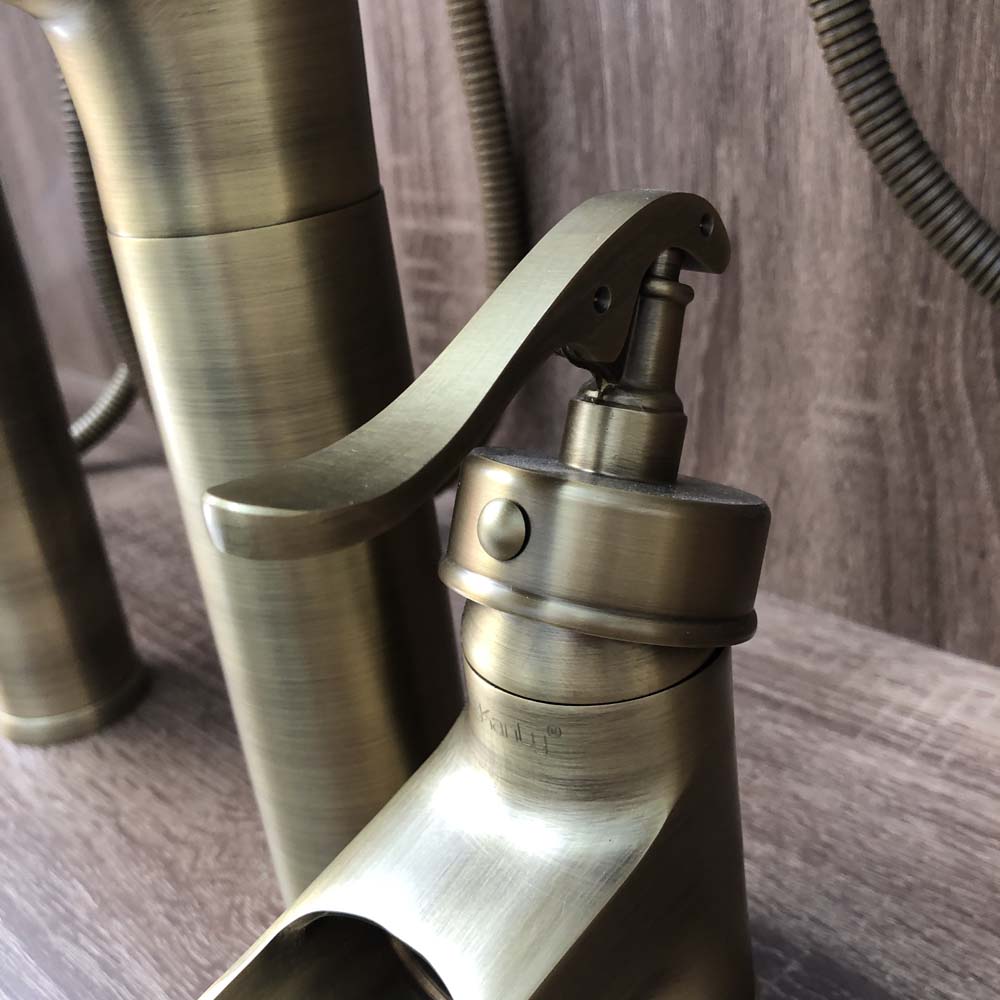 Vòi chậu nóng lạnh bằng đồng Kanly GCV04