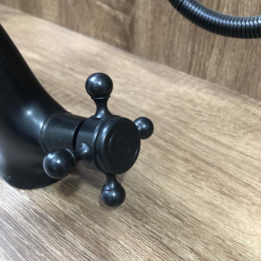 Vòi chậu lavabo nóng lạnh bằng đồng Kanly GCV05B