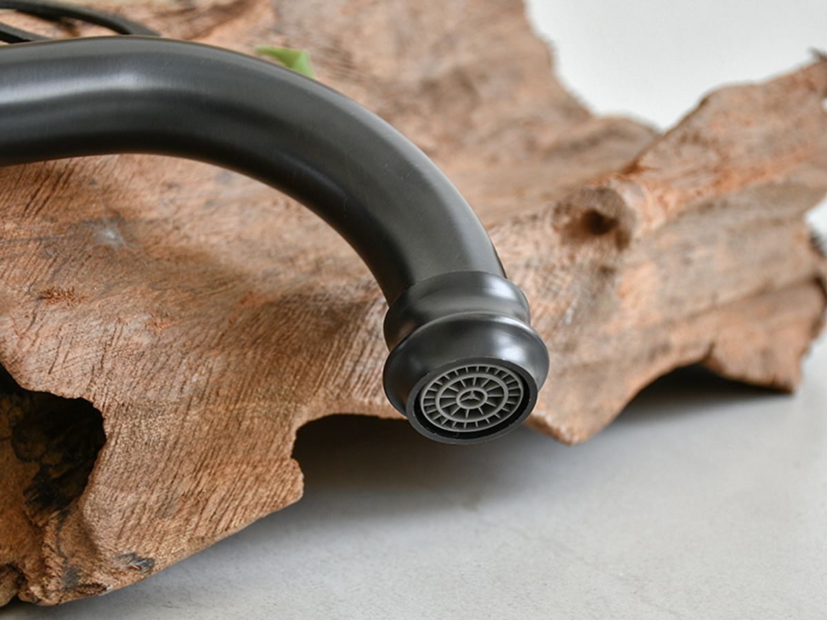 Vòi chậu lavabo nóng lạnh bằng đồng Kanly GCV06B