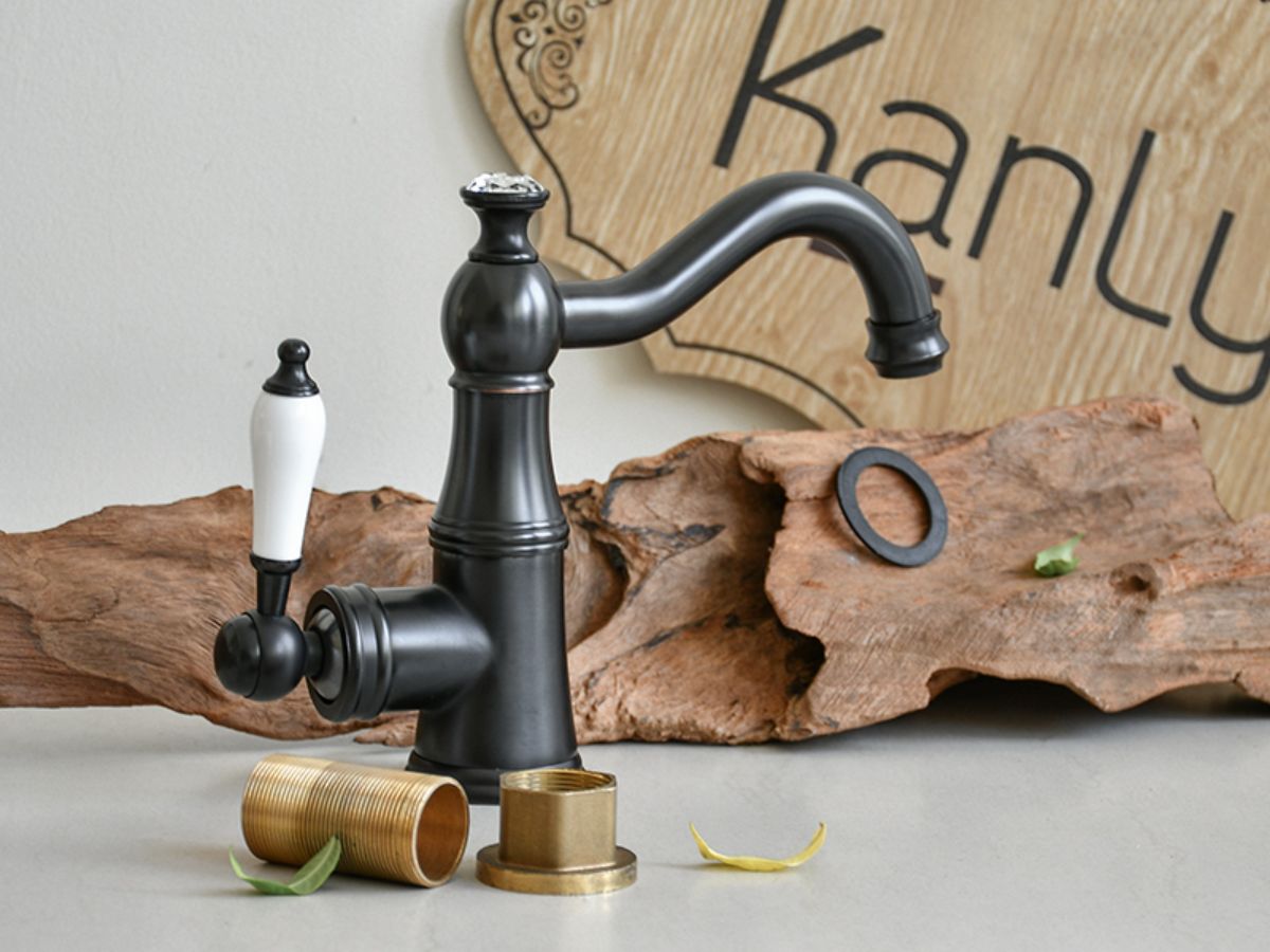 Vòi chậu lavabo nóng lạnh bằng đồng Kanly GCV06B