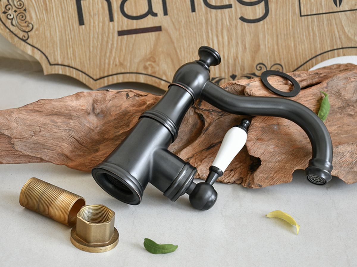 Vòi chậu lavabo nóng lạnh bằng đồng Kanly GCV06B