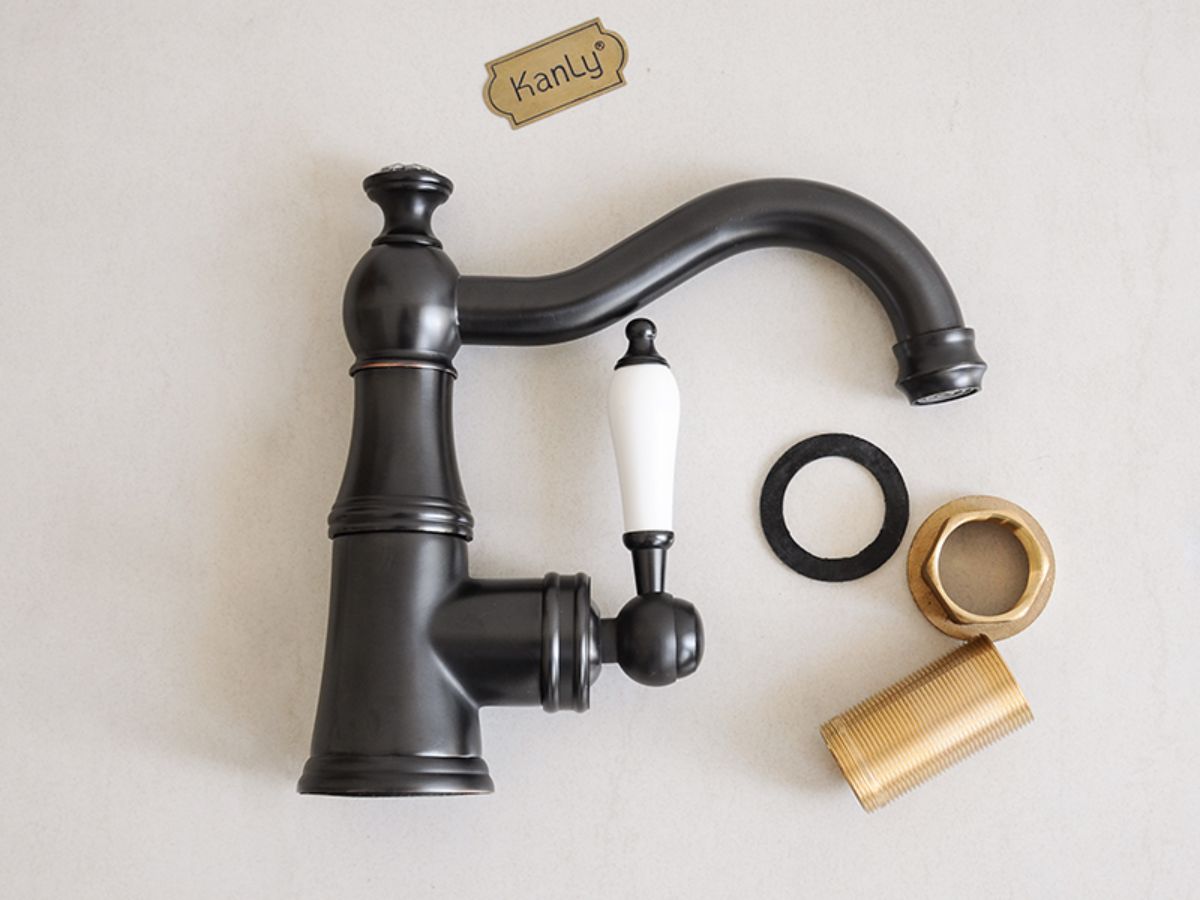 Vòi chậu lavabo nóng lạnh bằng đồng Kanly GCV06B