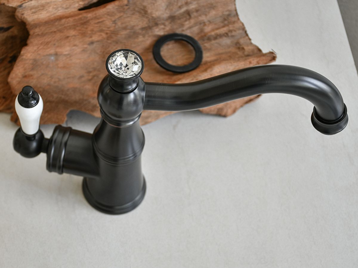 Vòi chậu lavabo nóng lạnh bằng đồng Kanly GCV06B