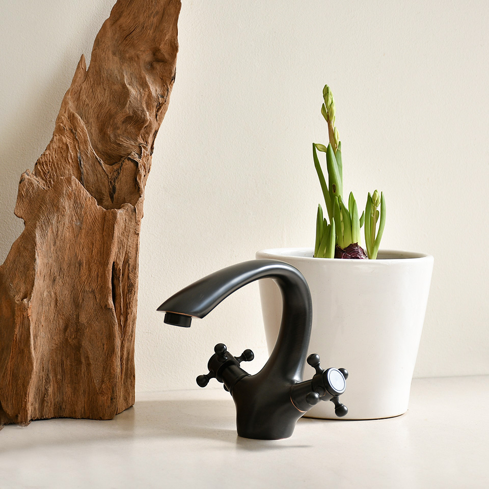 Vòi nước lavabo bằng đồng KANLY GCV07B