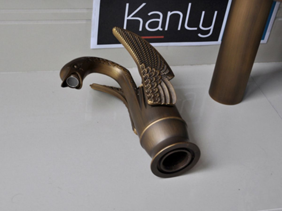 Vòi chậu lavabo nóng lạnh bằng đồng Kanly GCV09