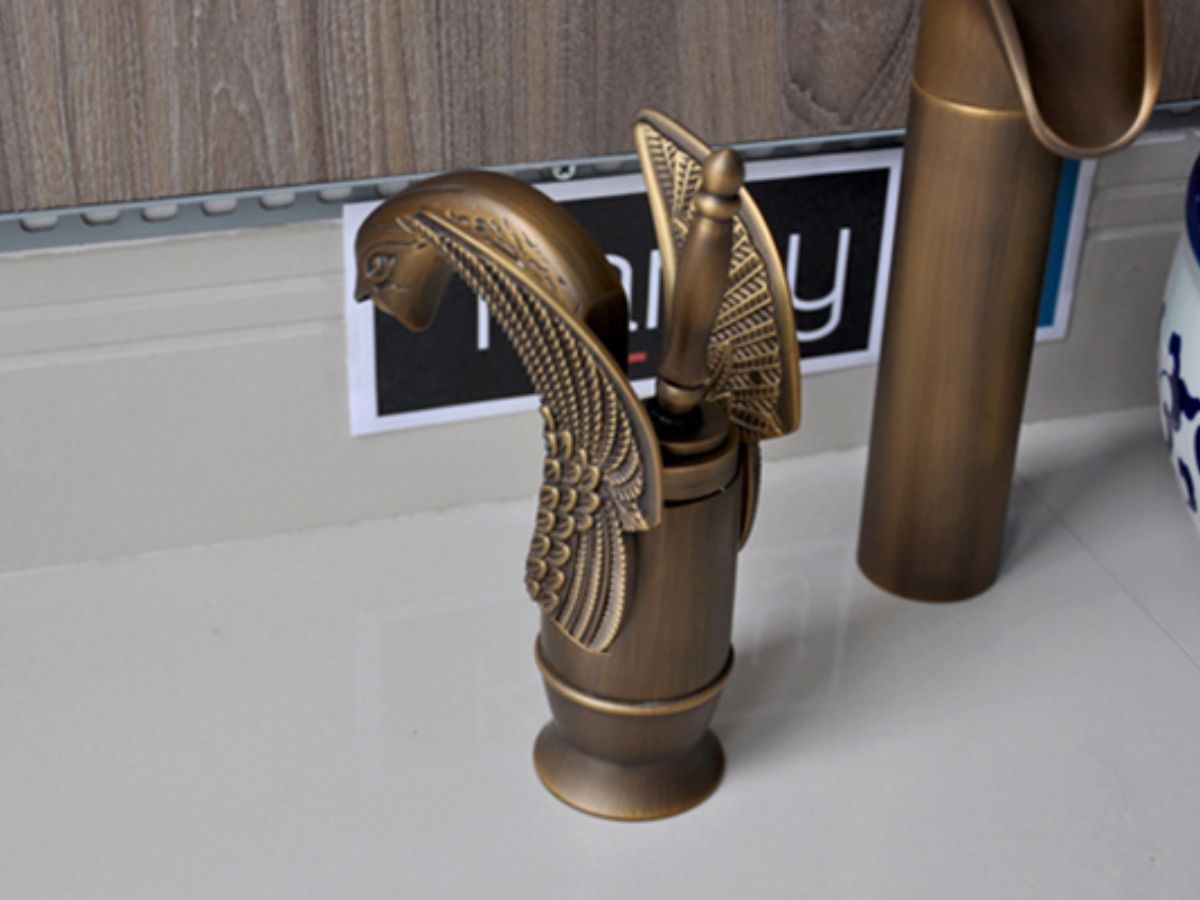 Vòi chậu lavabo nóng lạnh bằng đồng Kanly GCV09