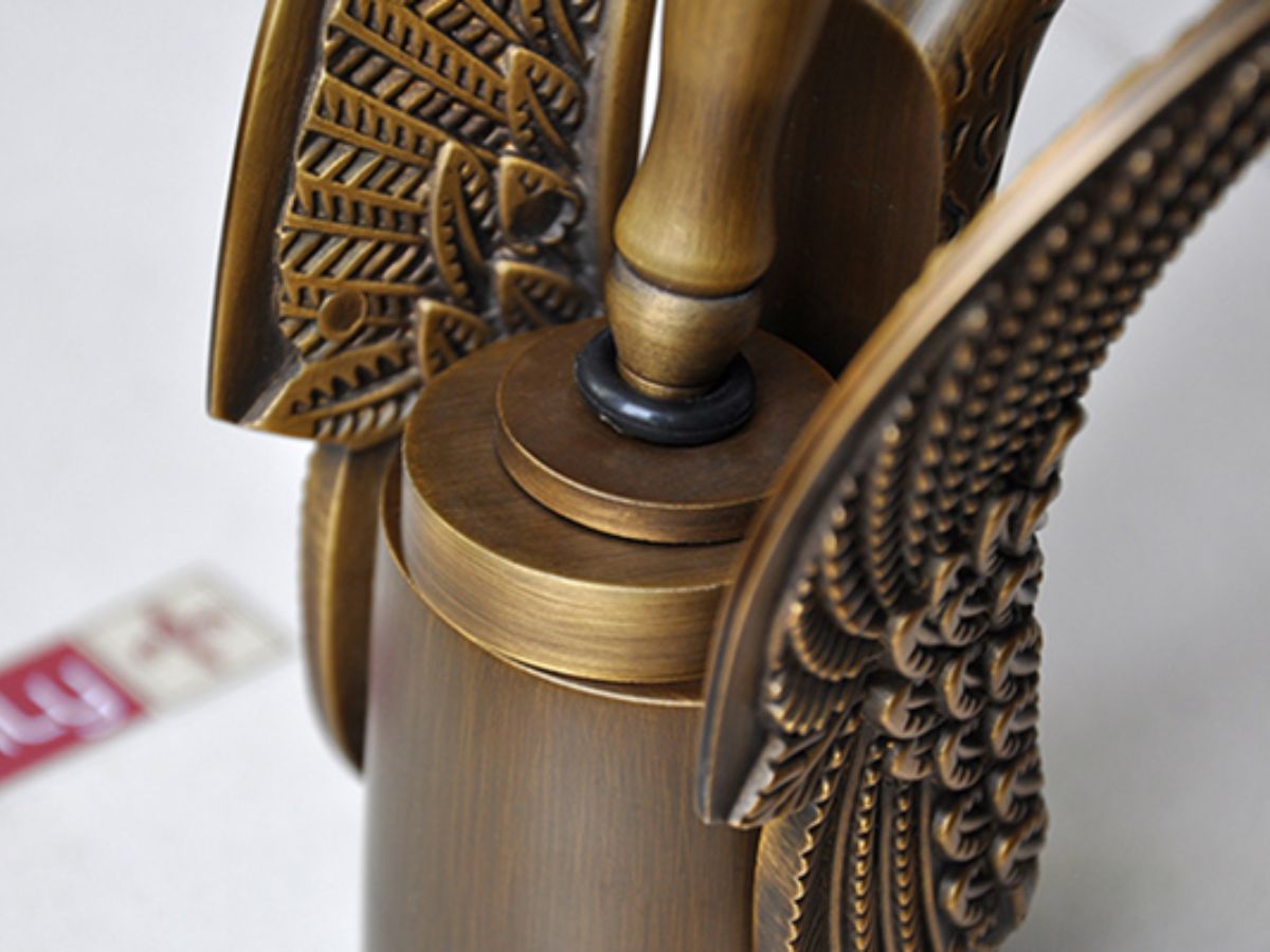 Vòi chậu lavabo nóng lạnh bằng đồng Kanly GCV09