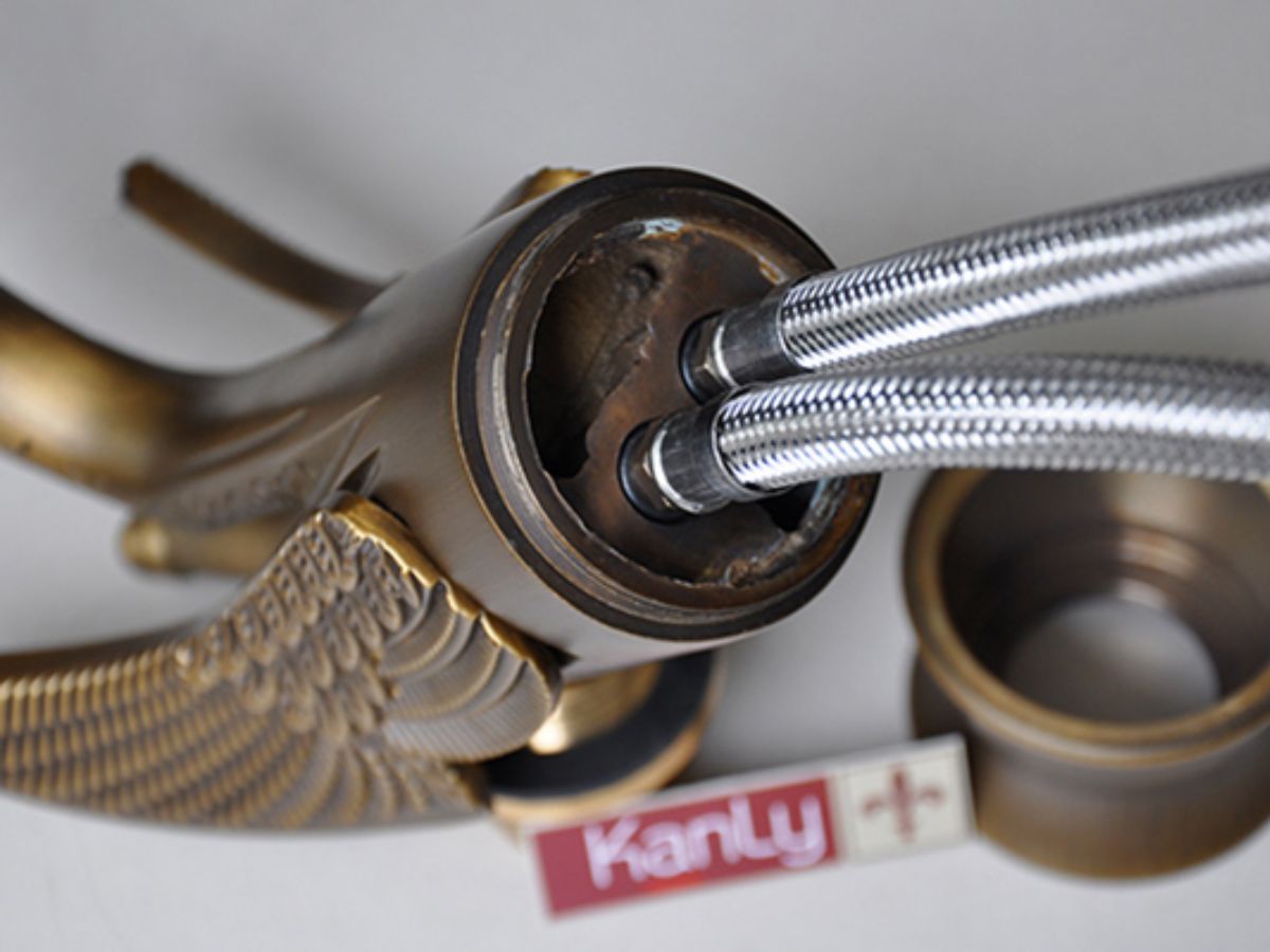 Vòi chậu lavabo nóng lạnh bằng đồng Kanly GCV09