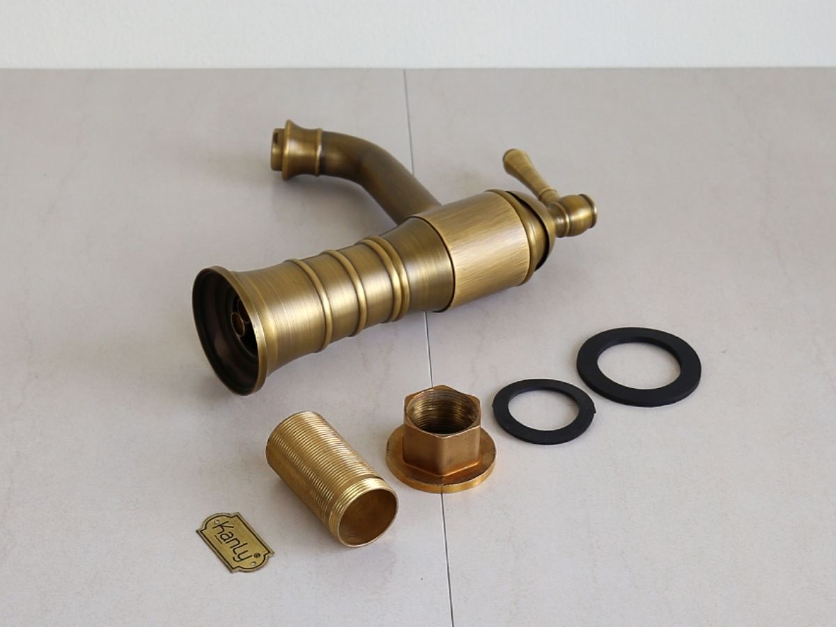 Vòi chậu lavabo nóng lạnh bằng đồng Kanly GCV13