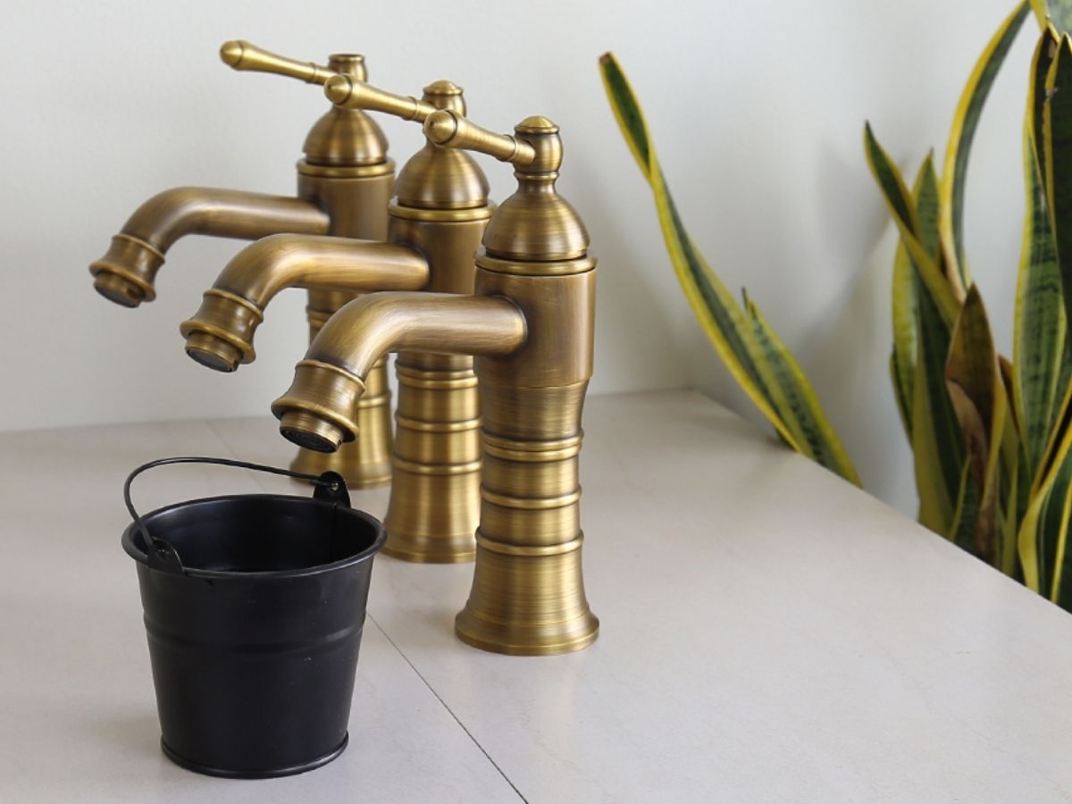 Vòi chậu lavabo nóng lạnh bằng đồng Kanly GCV13