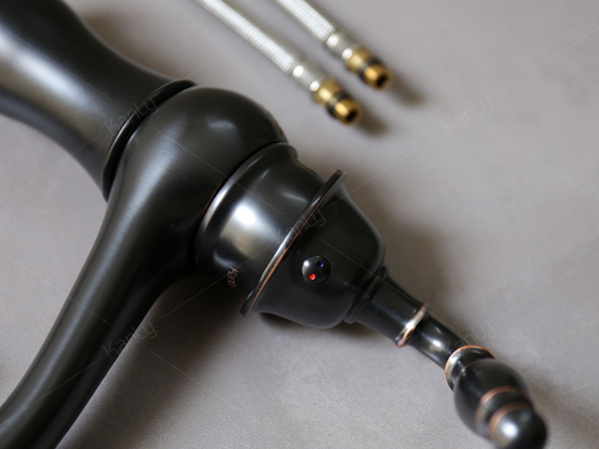 Vòi chậu lavabo nóng lạnh bằng đồng Kanly GCV14B