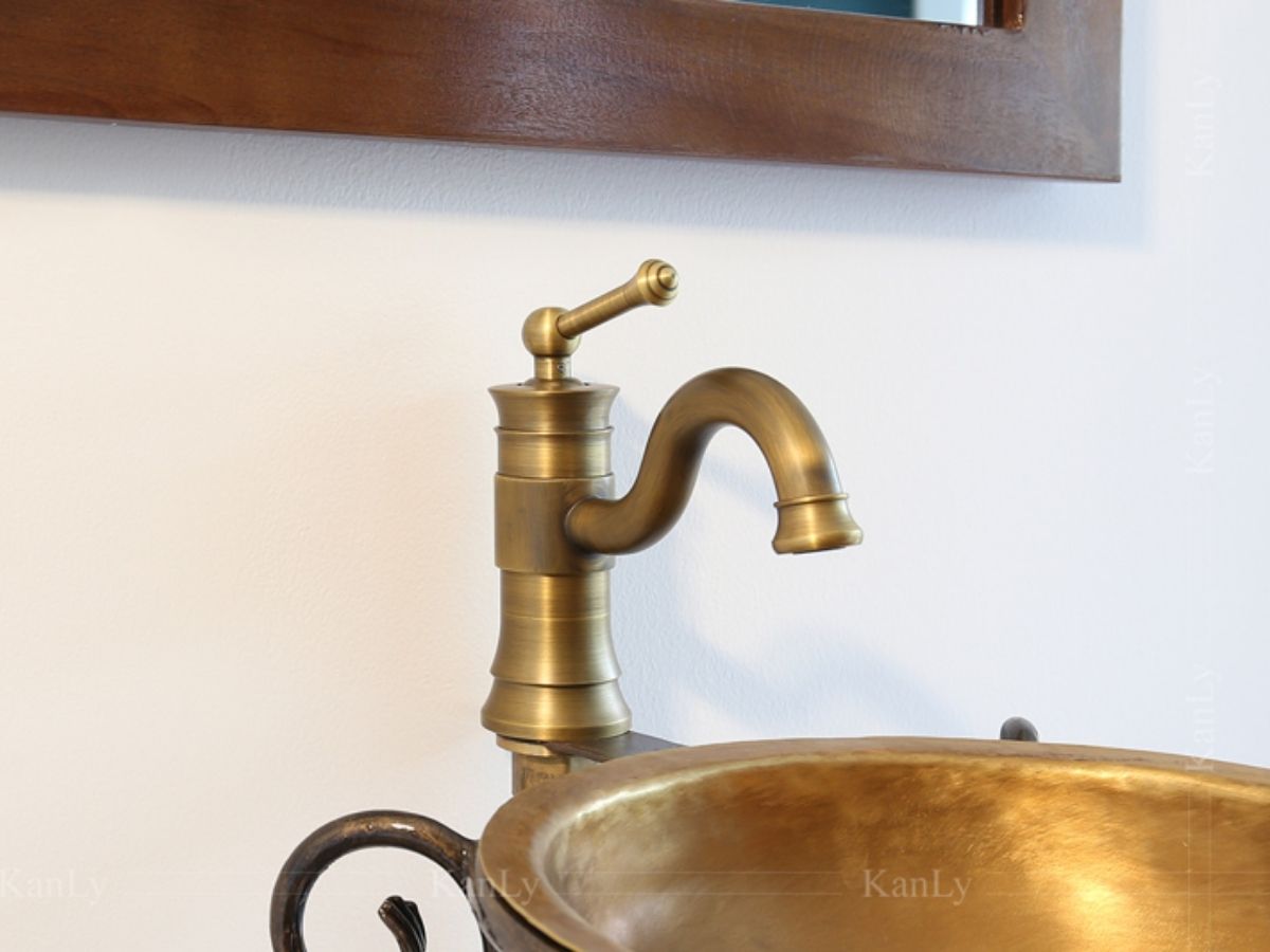 Vòi chậu lavabo nóng lạnh bằng đồng Kanly GCV16