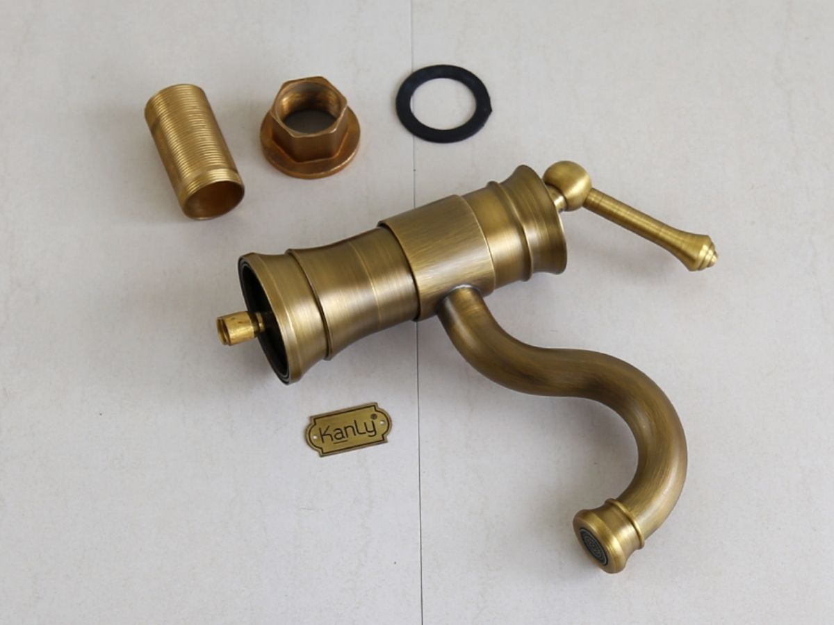 Vòi chậu lavabo nóng lạnh bằng đồng Kanly GCV16