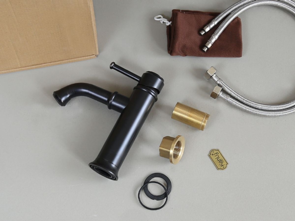 Vòi chậu lavabo nóng lạnh bằng đồng Kanly GCV20B