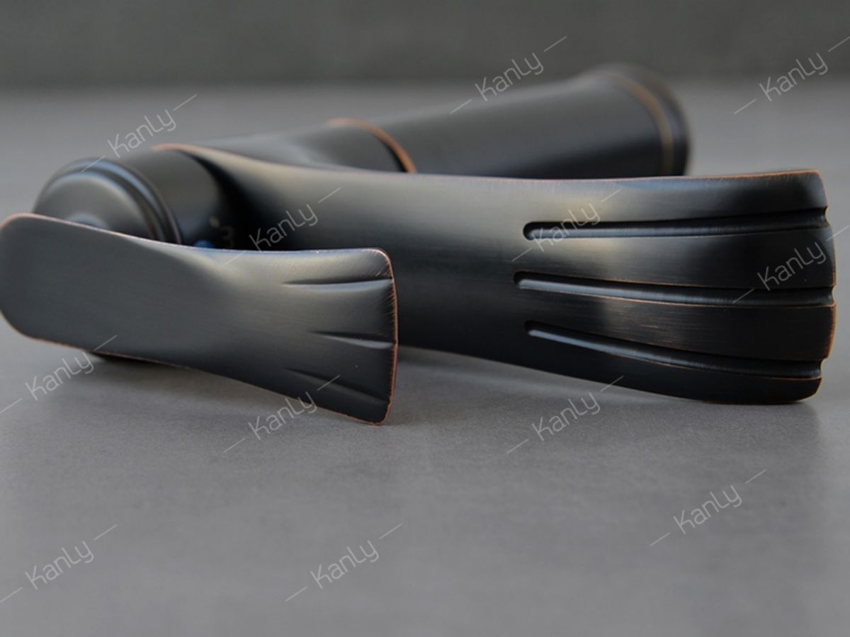 Vòi chậu lavabo nóng lạnh bằng đồng Kanly GCV41B