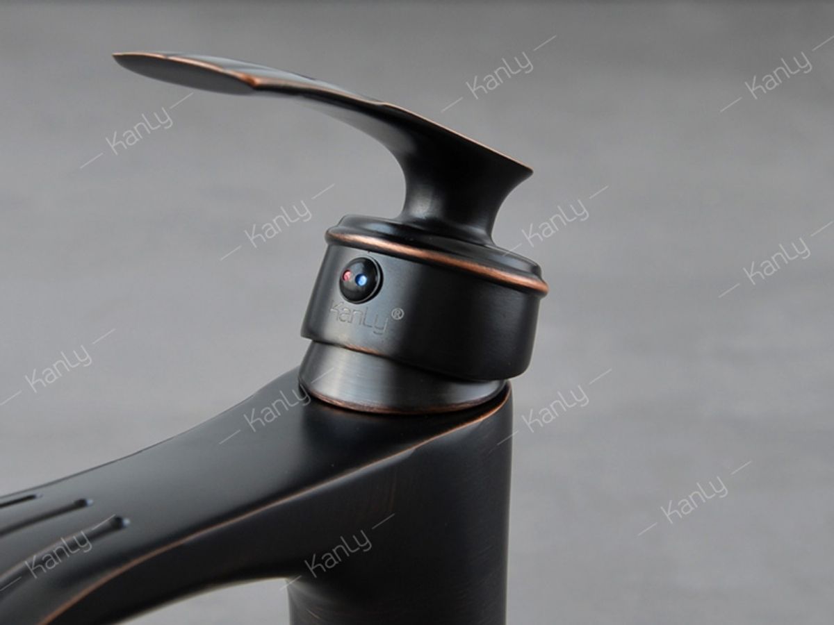 Vòi chậu lavabo nóng lạnh bằng đồng Kanly GCV41B