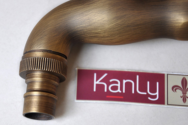 Vòi nước gắn tường Kanly GCT01