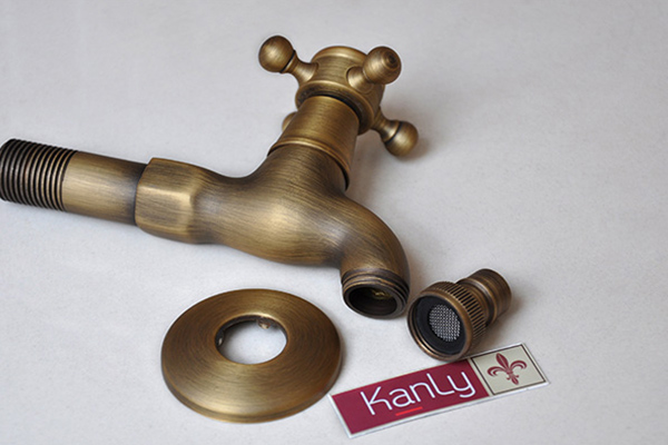 Vòi nước gắn tường Kanly GCT01