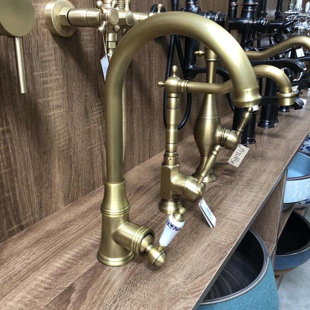 Vòi rửa bát nóng lạnh bằng đồng Kanly GCC07