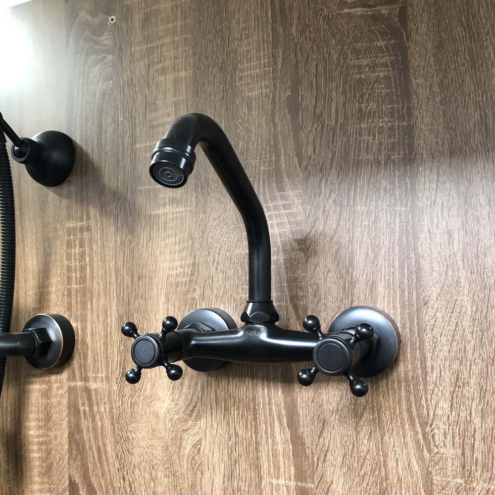 Vòi nước treo tường nóng lạnh Kanly GCT05B