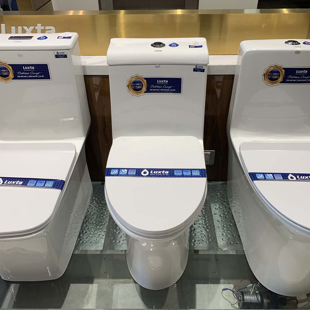 Bồn cầu 1 khối LUXTA LT-102 nắp êm