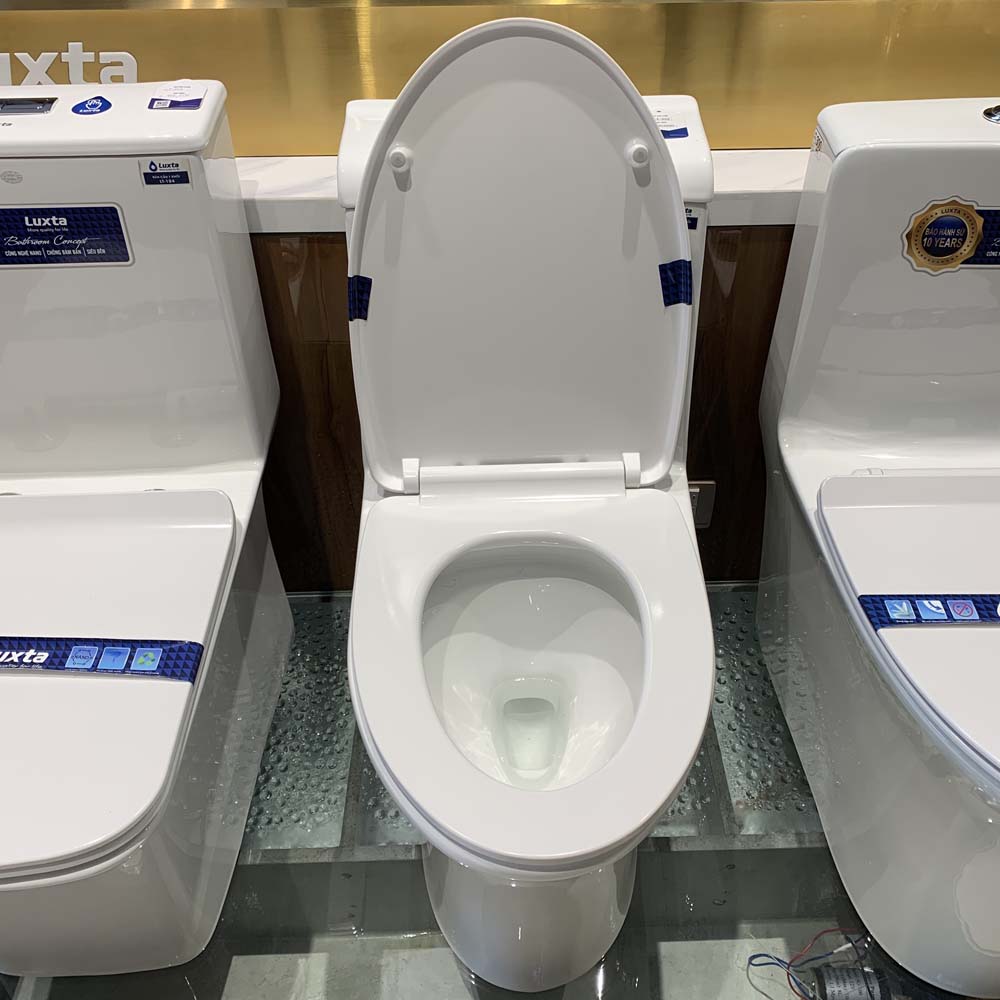 Bồn cầu 1 khối LUXTA LT-102 nắp êm