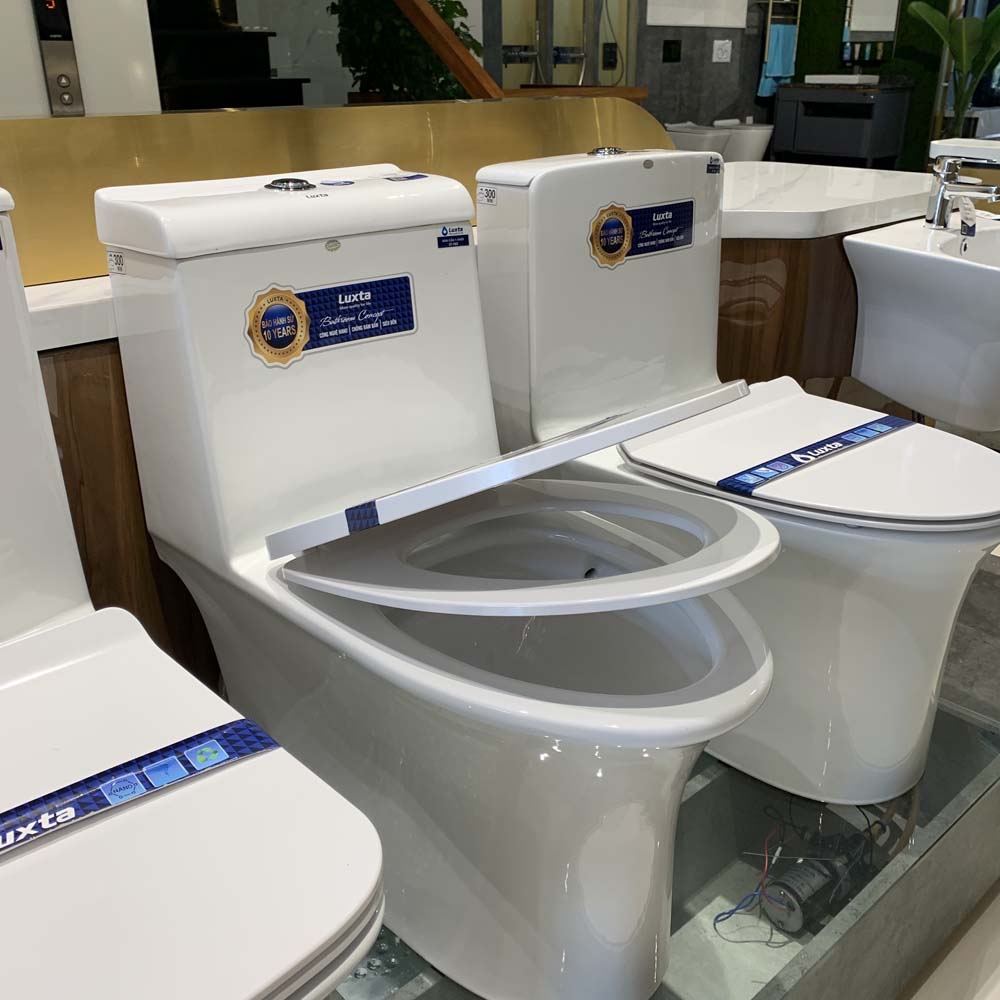 Bồn cầu 1 khối LUXTA LT-102 nắp êm