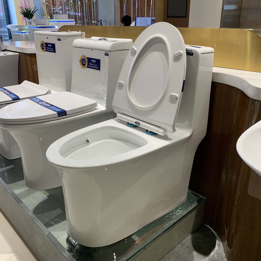 Bồn cầu 1 khối LUXTA LT-103 nắp êm