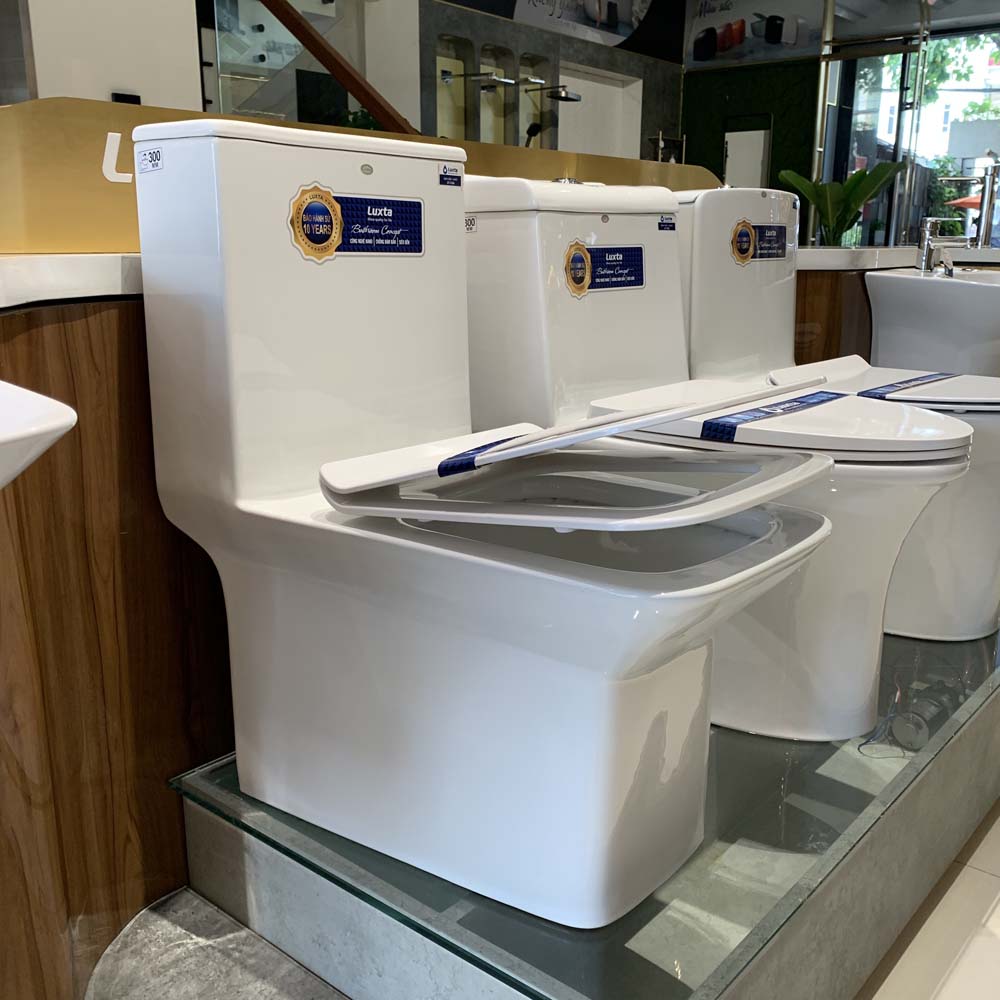 Bồn cầu 1 khối LUXTA LT-104 nắp êm