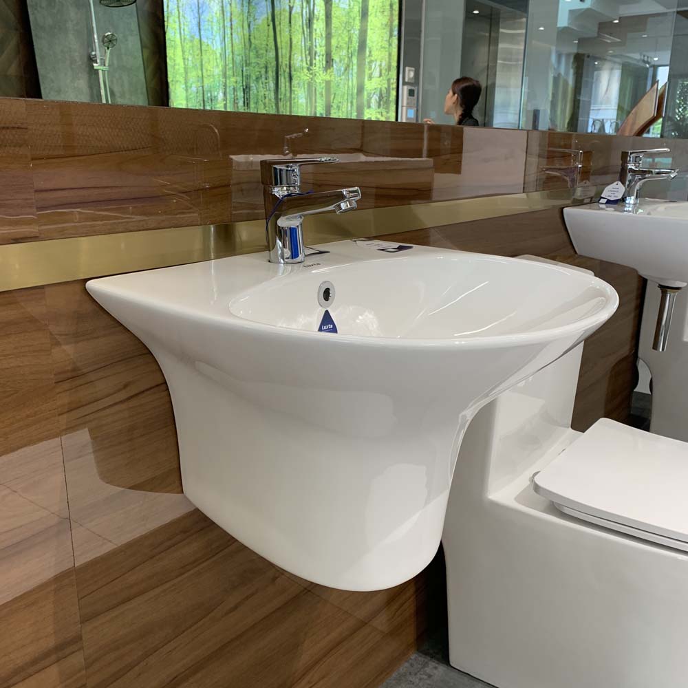 Chậu rửa mặt lavabo treo tường Luxta LL-102C liền khối