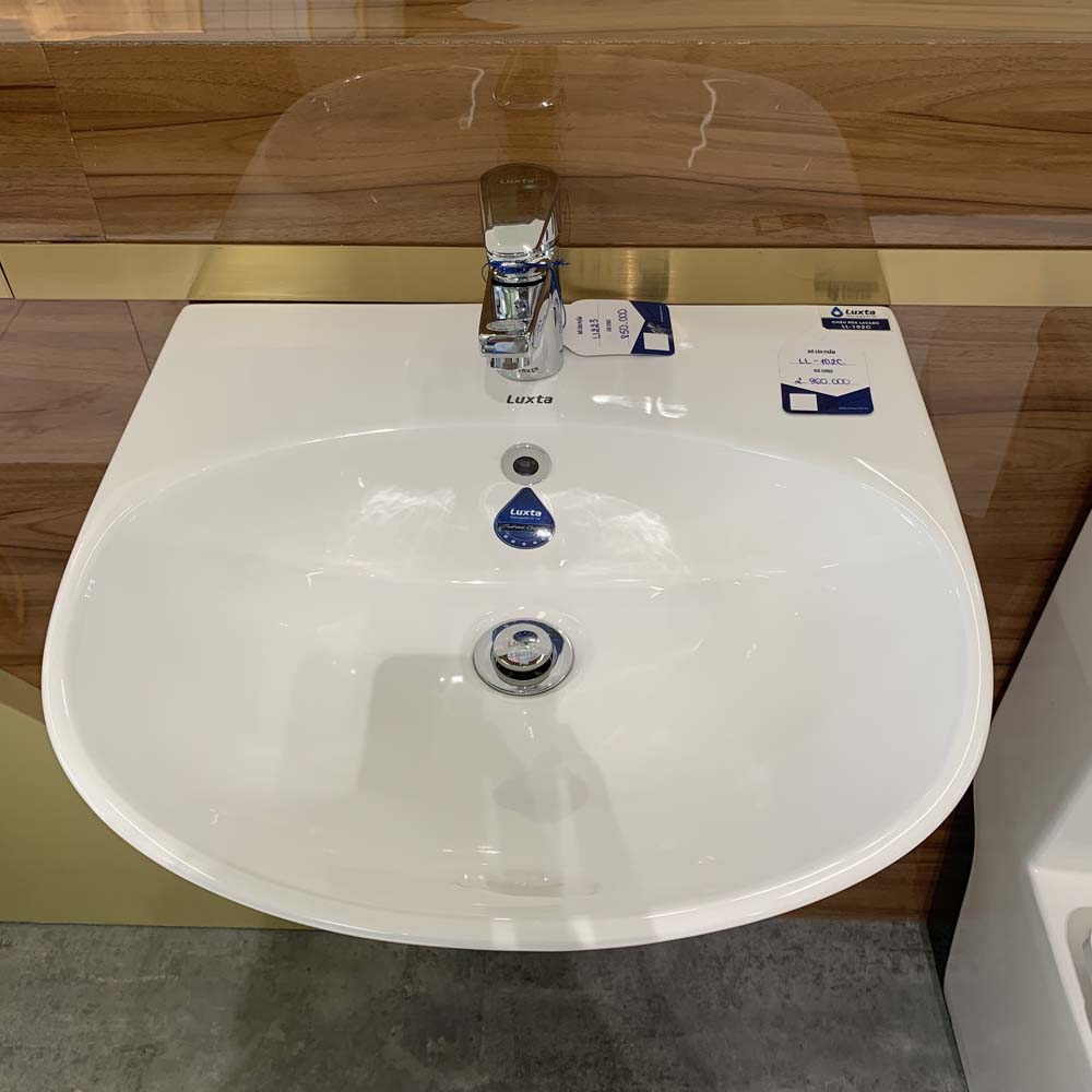 Chậu rửa mặt lavabo treo tường Luxta LL-102C liền khối