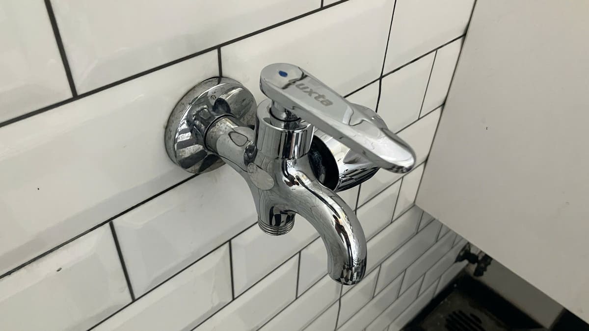 Vòi sen tắm lạnh Luxta L2102T3