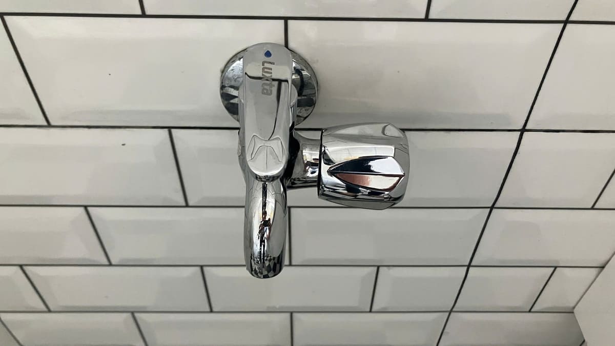 Vòi sen tắm lạnh Luxta L2102T3