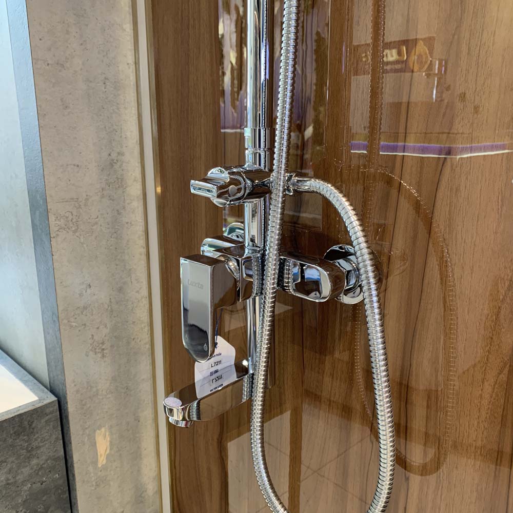 Sen cây nóng lạnh Luxta L7211