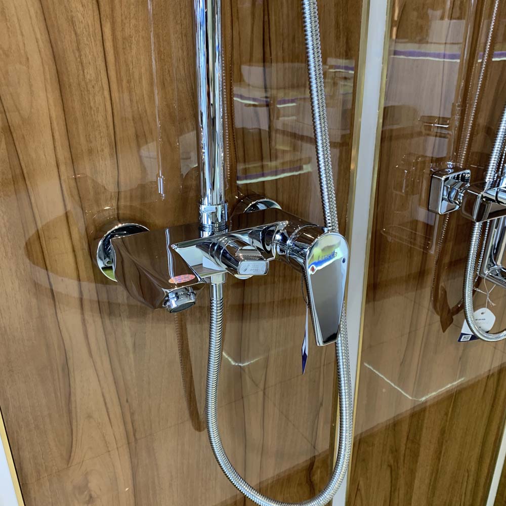 Bộ sen tắm cây đứng nóng lạnh Luxta L7214N