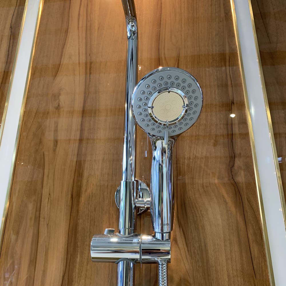 Bộ sen tắm cây đứng nóng lạnh Luxta L7214N