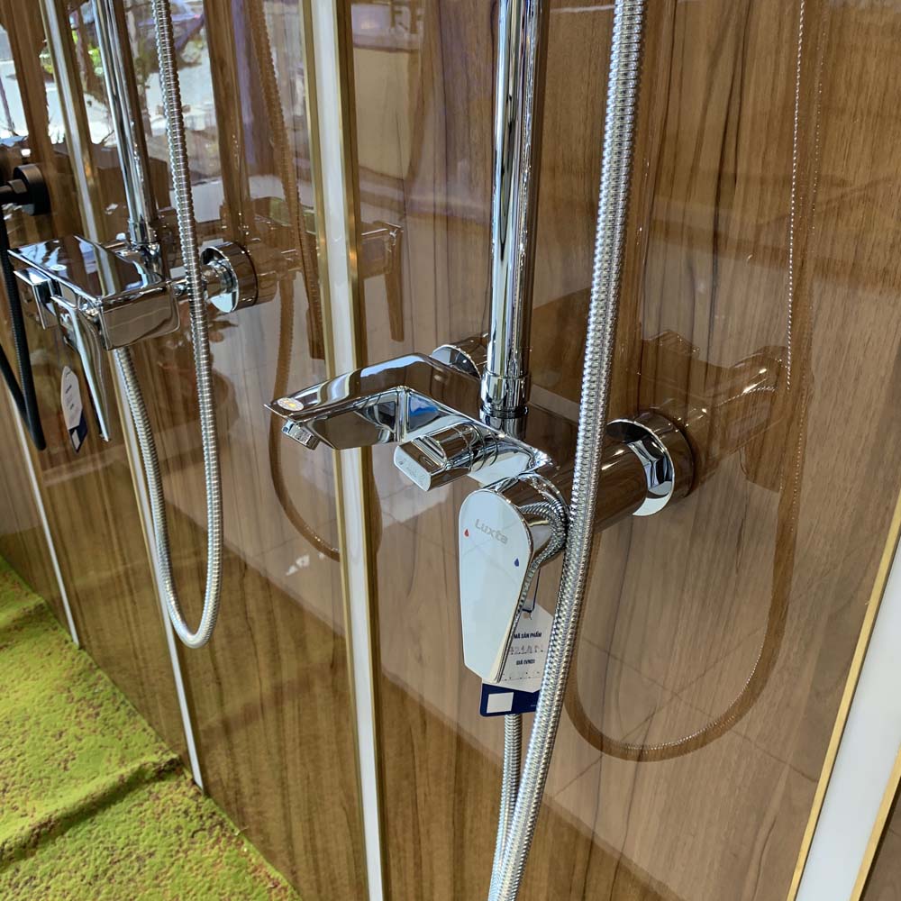 Bộ sen tắm cây đứng nóng lạnh Luxta L7214N