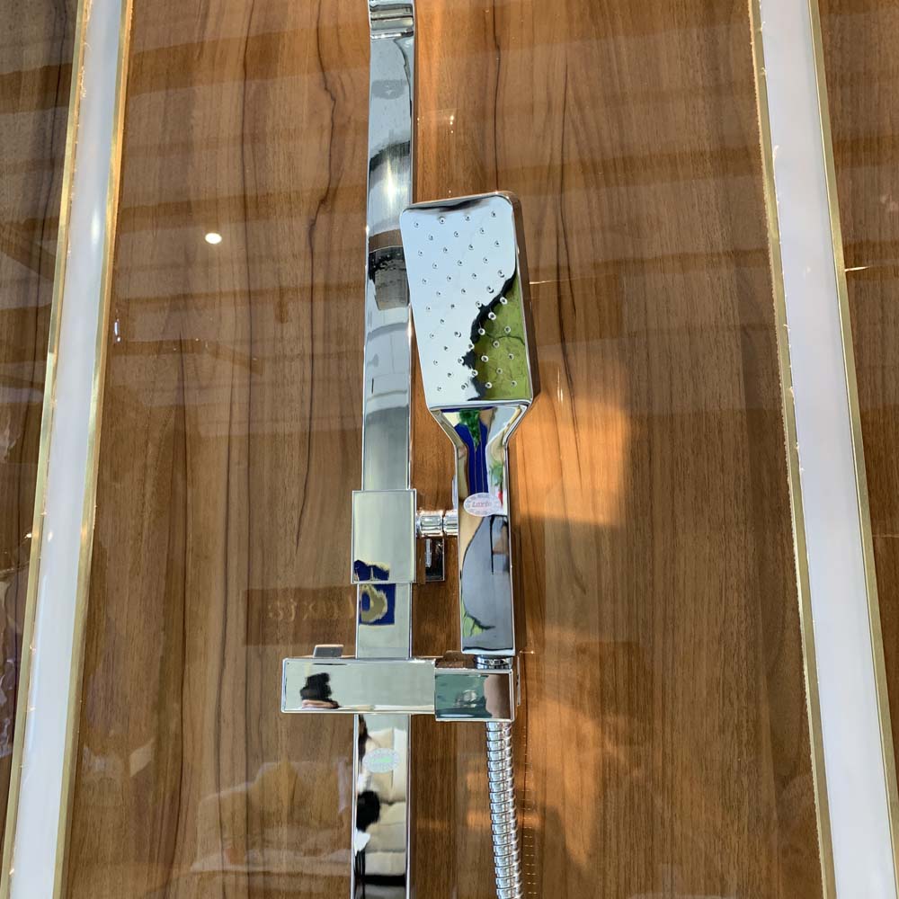 Bộ sen cây tắm đứng nóng lạnh Luxta L7216