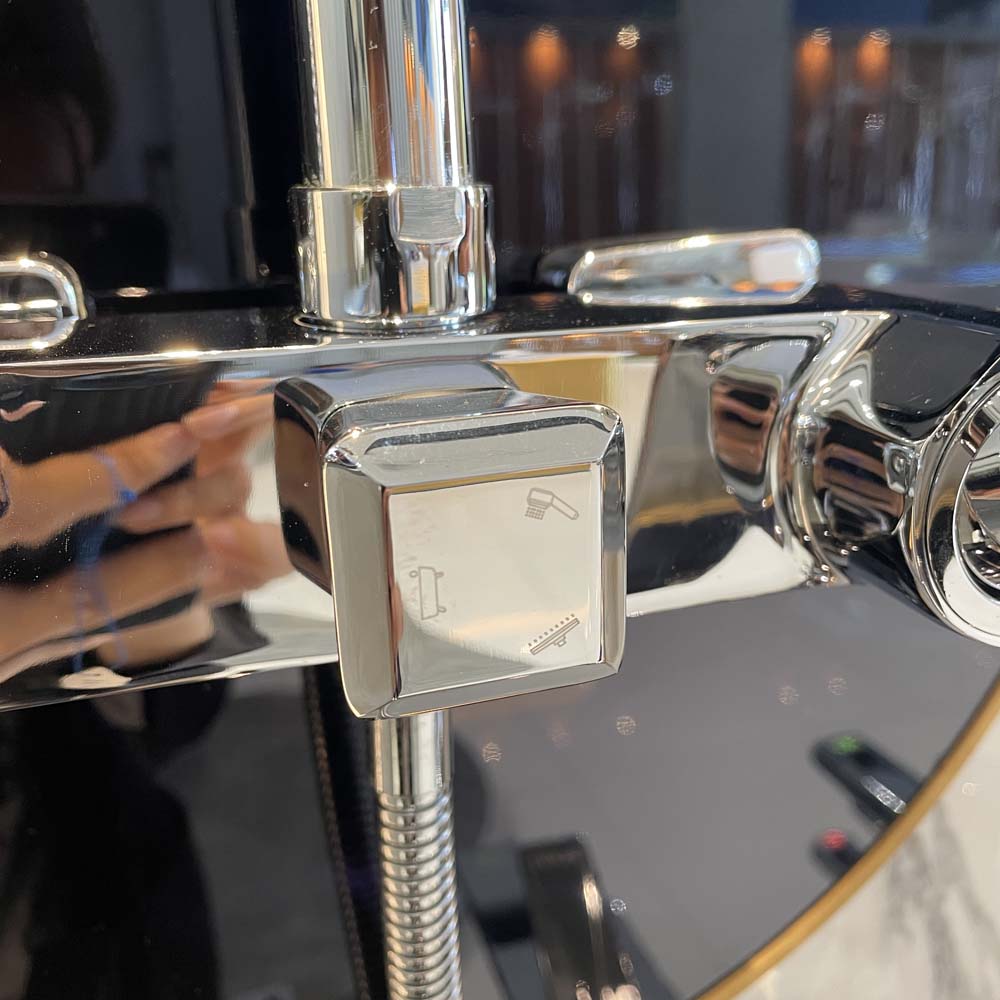 Sen cây nóng lạnh Luxta L7221