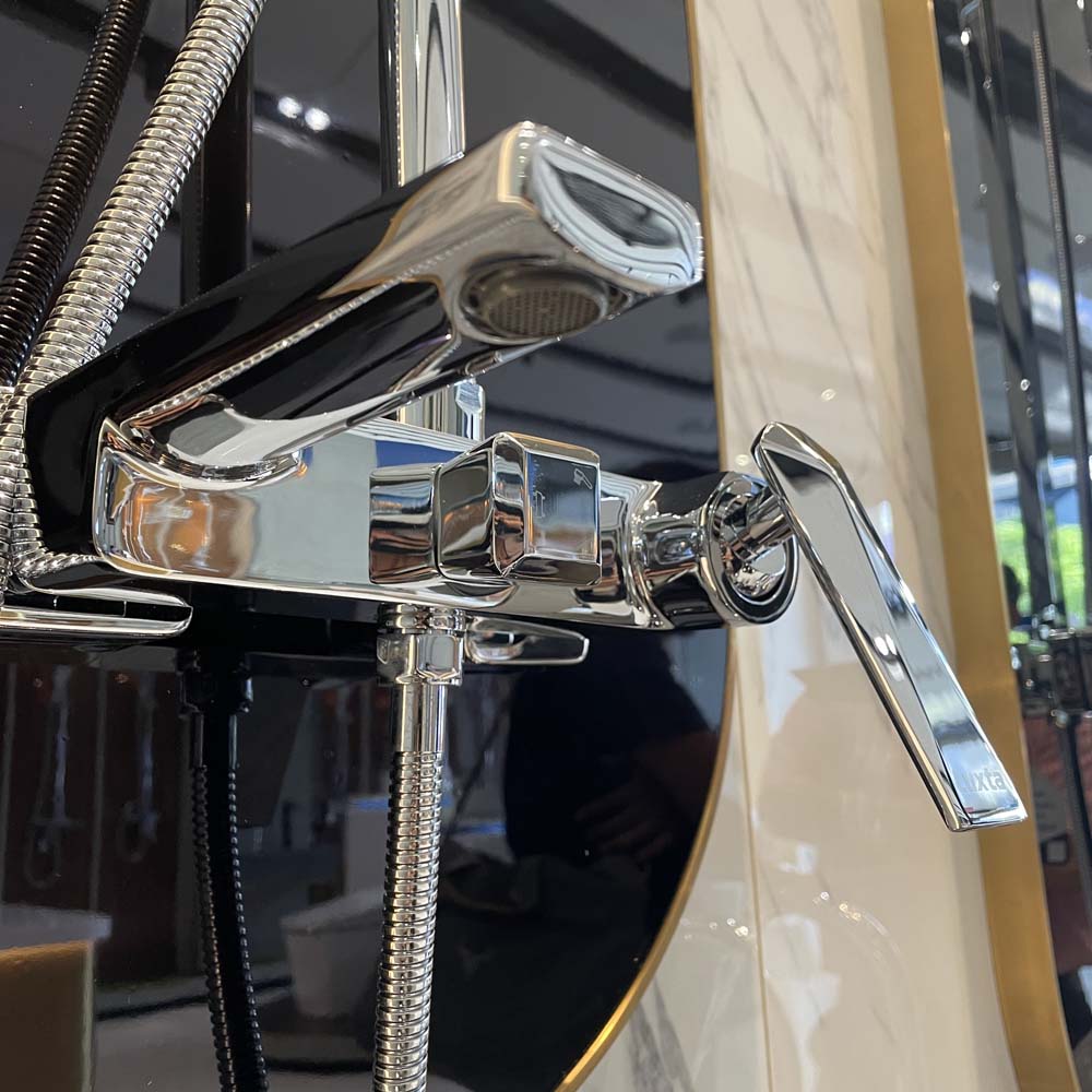 Sen cây nóng lạnh Luxta L7221