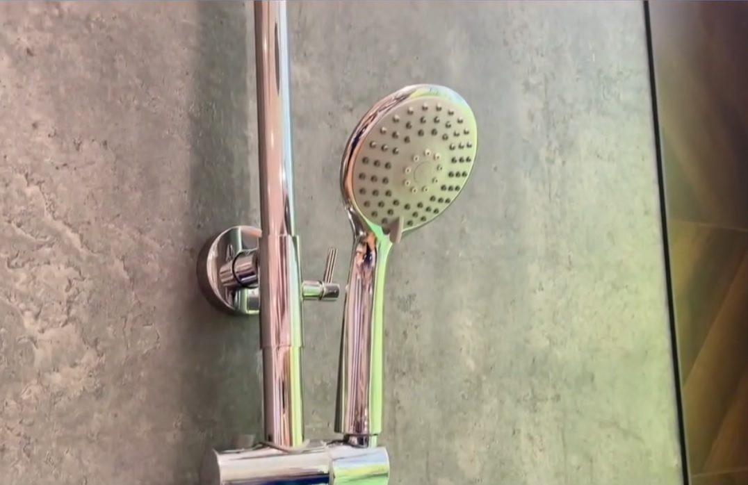 Bộ sen cây tắm nóng lạnh Luxta L7223N