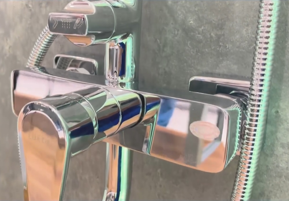 Bộ sen cây tắm nóng lạnh Luxta L7223N