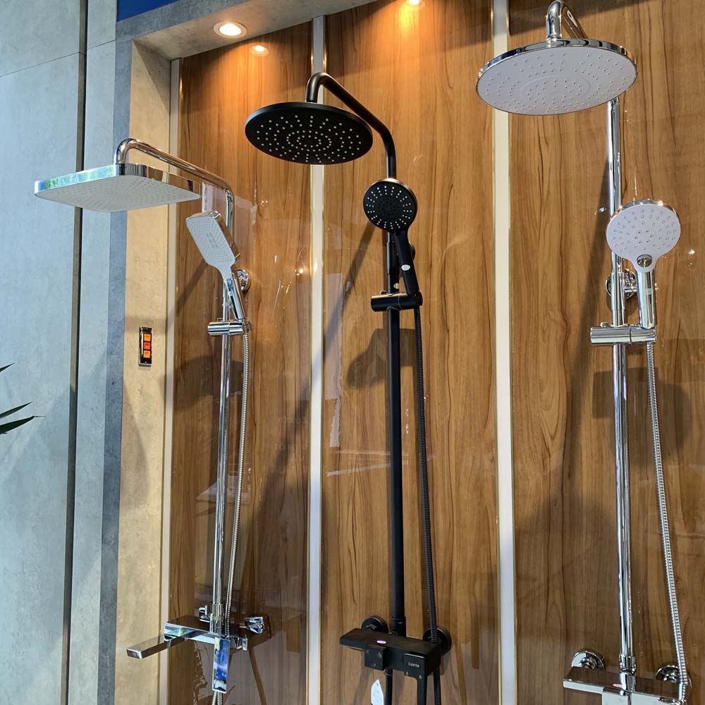 Bộ sen tắm cây đứng nóng lạnh Luxta L7225-Black