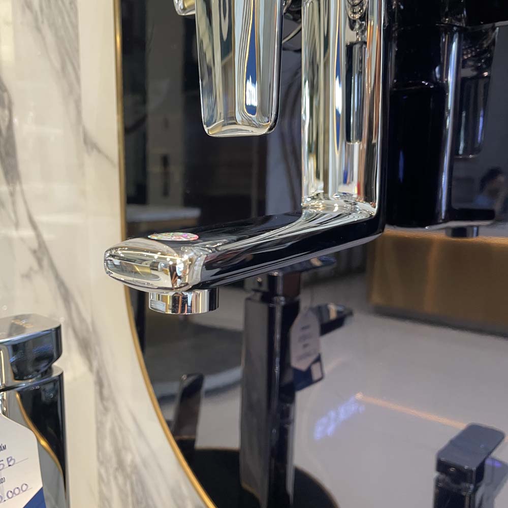 Bộ sen tắm cây đứng nóng lạnh Luxta L7229