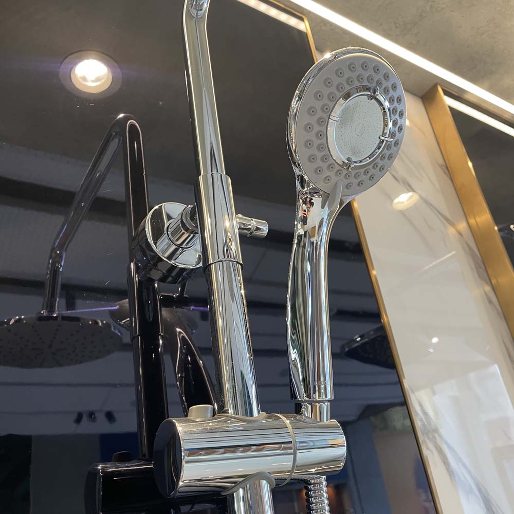 Bộ sen tắm cây đứng nóng lạnh Luxta L7229