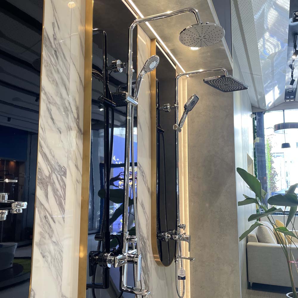 Bộ sen tắm cây đứng nóng lạnh Luxta L7229