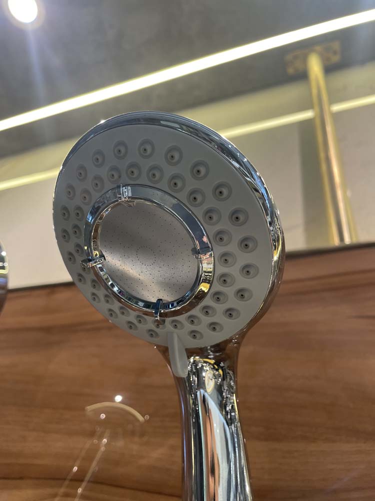 Tay sen tắm Luxta TX9