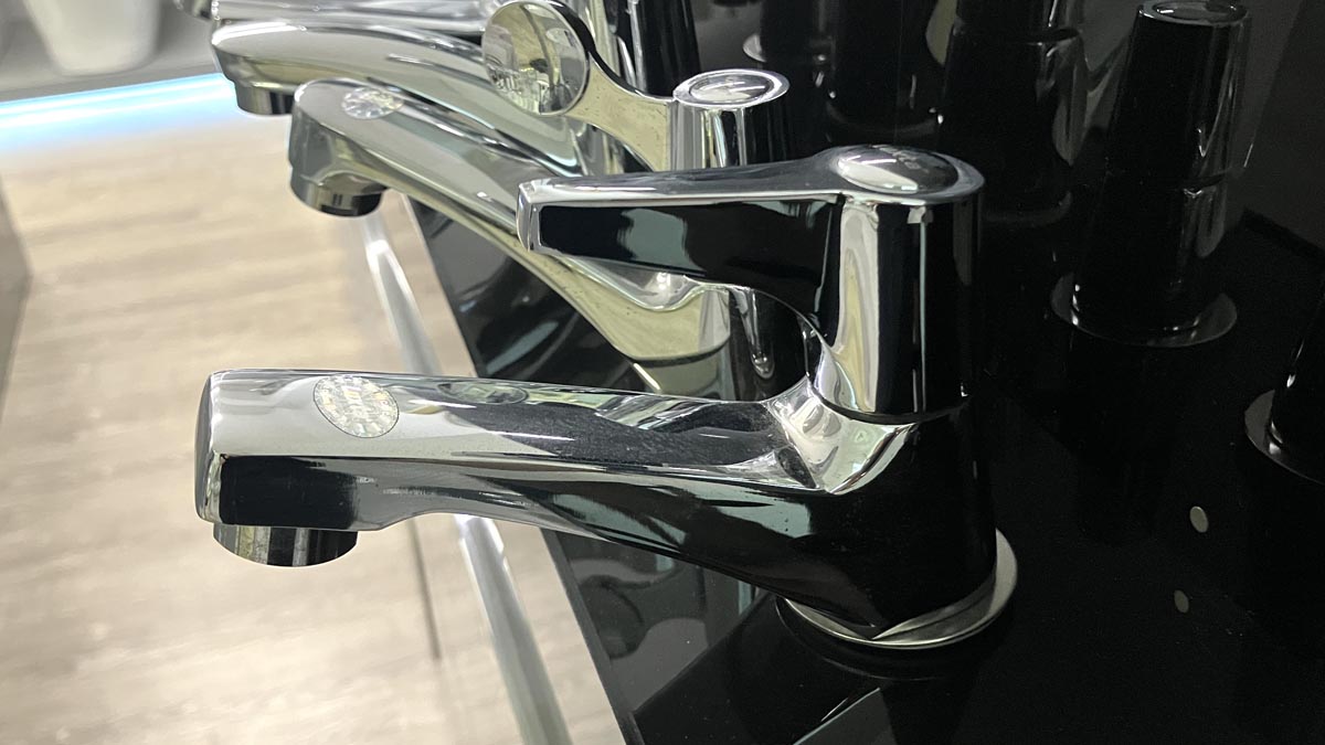 Vòi chậu lavabo lạnh Luxta L1108V