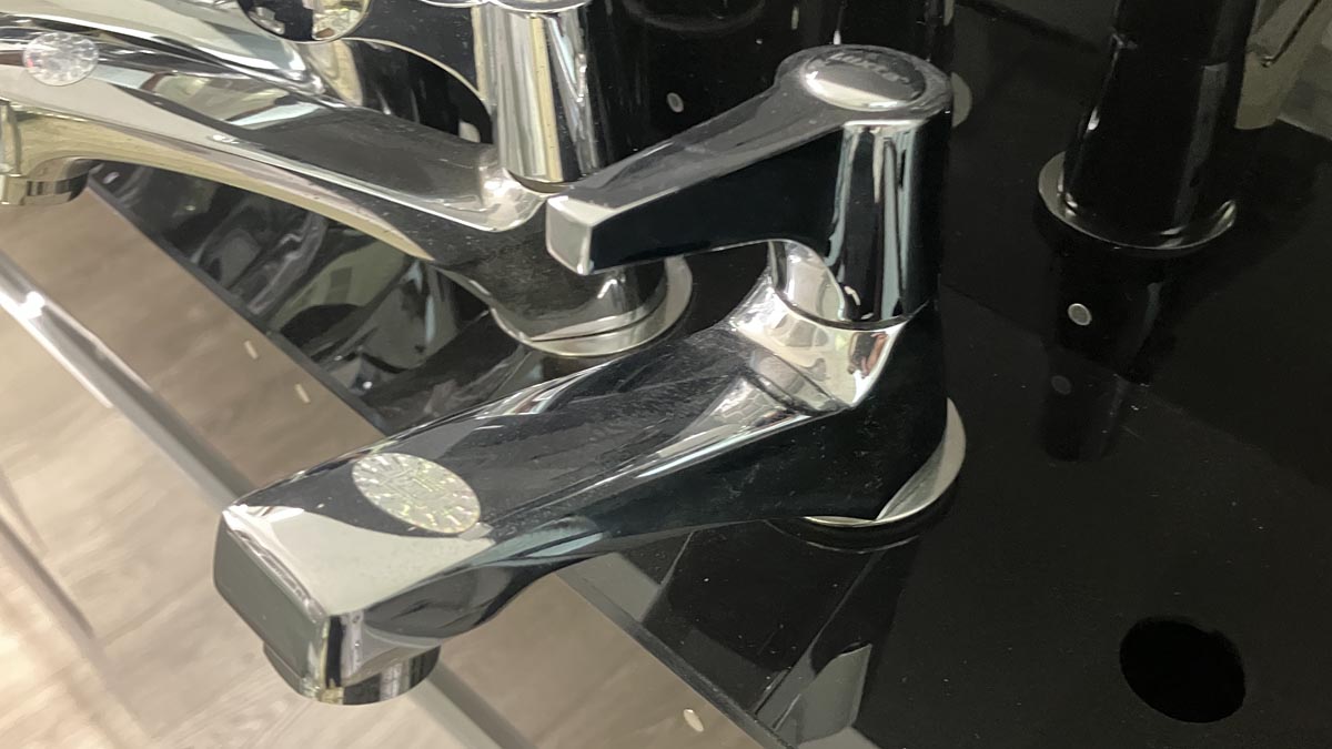 Vòi chậu lavabo lạnh Luxta L1108V